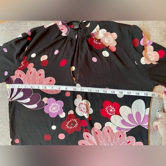 Ann Taylor Vibrant Floral Bow Cuff Black Long Sleeve Keyhole Blouse Feminine Fun - Picture 9 of 10